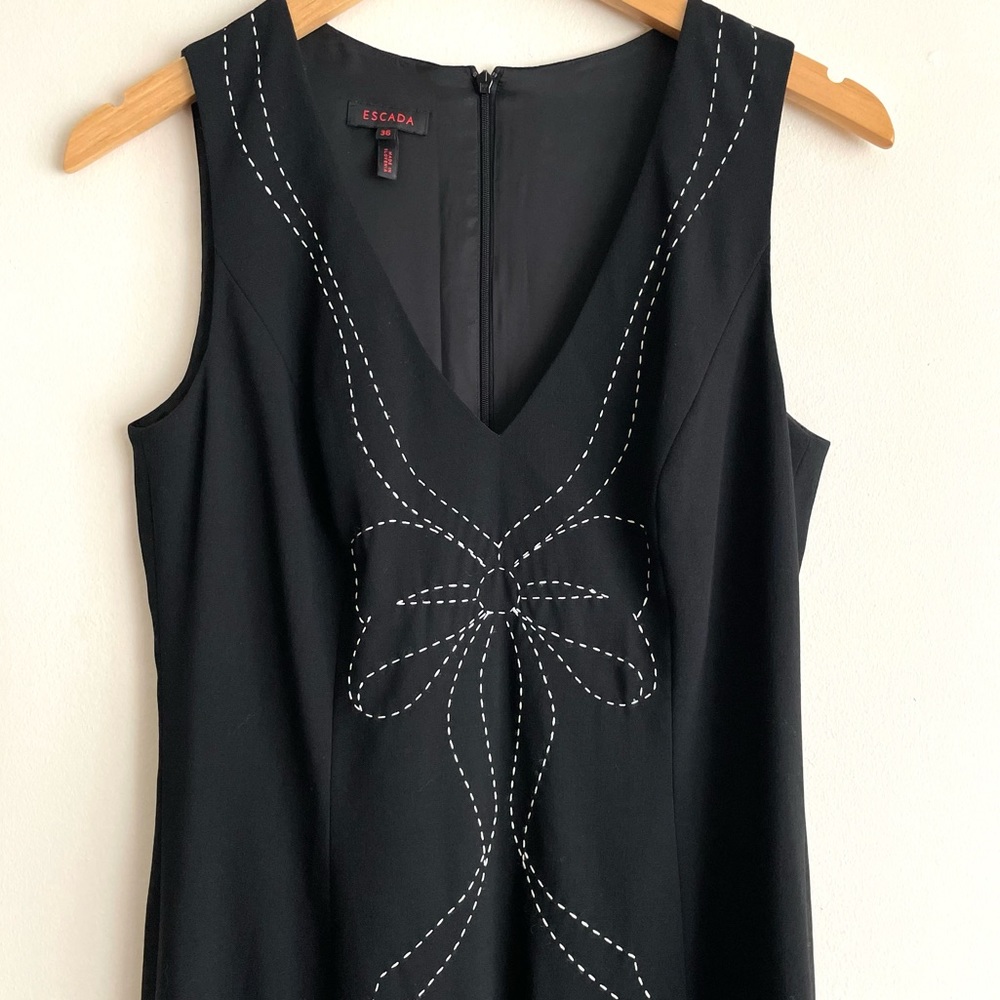 Escada Wool Bow Contrast Stitch Embroidered V-Neck Sheath Dress